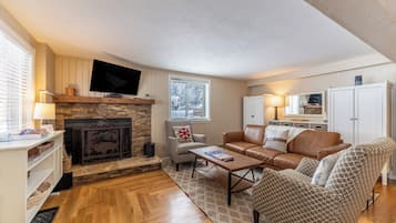 Apartment (2 Bedrooms) | Front of property