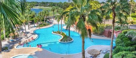 Alberca al aire libre y alberca climatizada