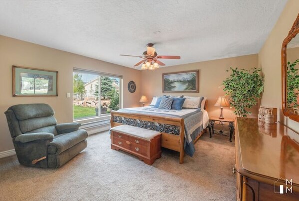 4 bedrooms, iron/ironing board, travel crib, free WiFi