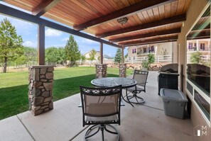 Outdoor dining - Zion Nat'l Park/Cedar City/Bryce/Brianhead-NEW! (New Harmony)