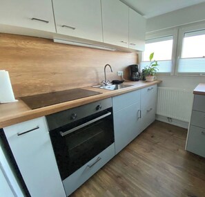 Kühlschrank, Ofen, Hochstuhl