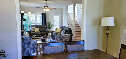 Luxury Hideaway 5 Min from Mall of Georgia & 15 Min from Lake Lanier