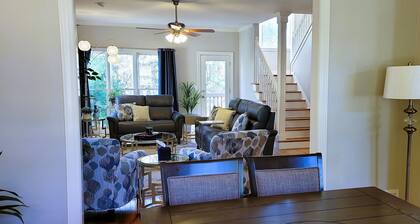 Luxury Hideaway 5 Min from Mall of Georgia & 15 Min from Lake Lanier