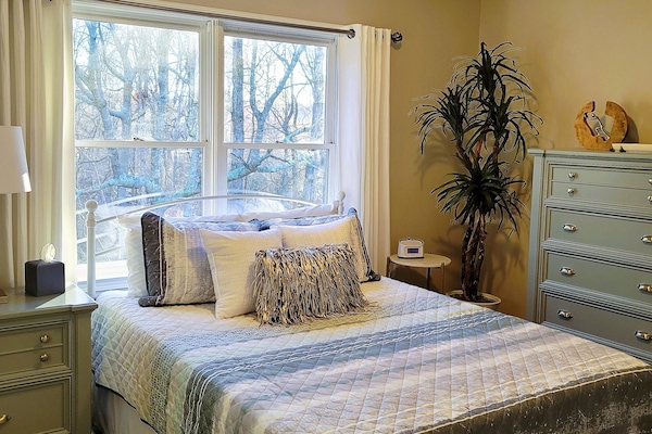 4 slaapkamers, reisbedje, wifi, beddengoed