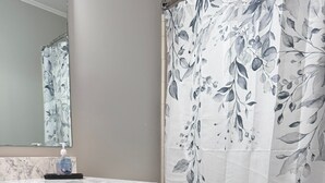 Unclassified image, 4 of 11, button - 3 Bedrooms Town Home (Charlotte)