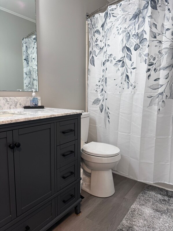 Hårføner, håndklær, såpe og sjampo