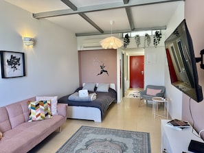 Suite Studio Familiale | Décoration personnalisée, ameublement personnalisé, bureau