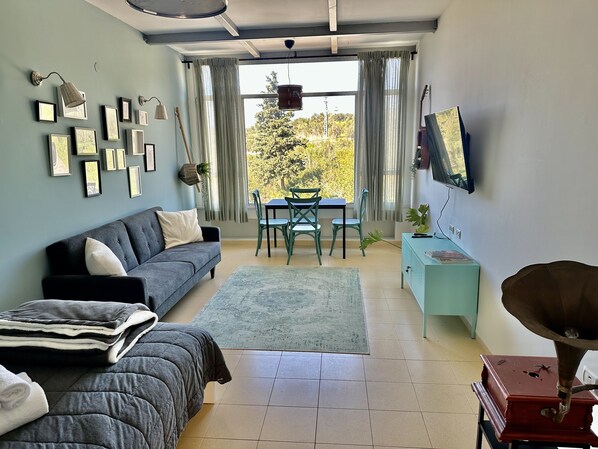Family Studio Suite | 1 bedroom, individually decorated, individually furnished, desk
