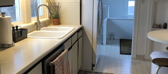 Spacious Sugarhouse Bungalow close to downtown and the canyons!
