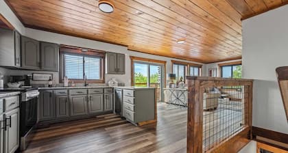 Dog Friendly~Views~Pool~Hot Tub~Fire pit~Private