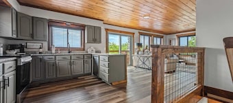 Dog Friendly~Views~Pool~Hot Tub~Fire pit~Private