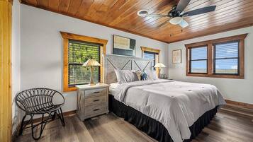 4 bedrooms, iron/ironing board, WiFi, bed sheets