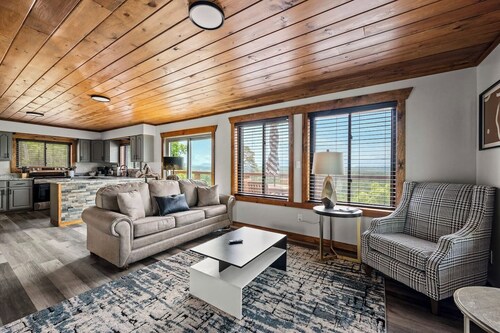 Spring Deals~Pet Friendly~Pool~Hot Tub~Game Room~Views