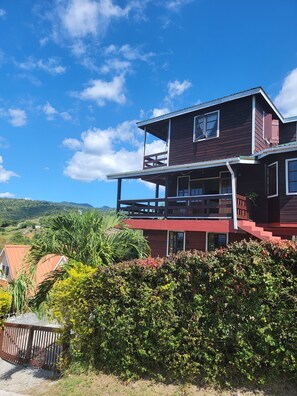 Exterior - Majestic views of Pitons, Caribbean sea, amazing sunsets right from your room (Choiseul)