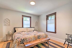 3 bedrooms, iron/ironing board, WiFi, bed sheets - Close to Downtown and Family-Friendly! (Salem)