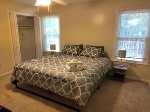 4 soverom, skrivebord, strykejern/-brett og wi-fi (inkludert)