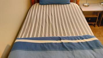 4 bedrooms, desk, iron/ironing board, WiFi (free)