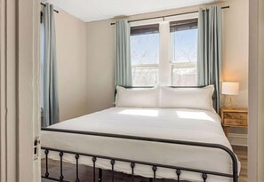 2 bedrooms, desk, free WiFi, bed sheets