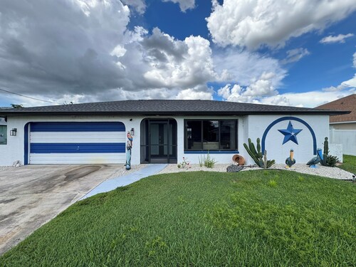Lakefront home with heated pool & kayaks