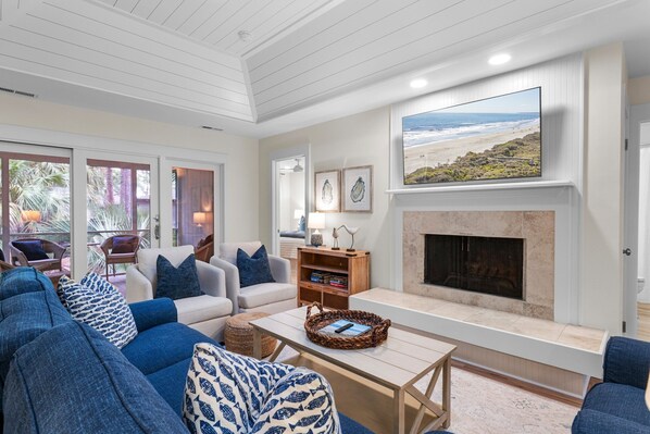 TV, fireplace