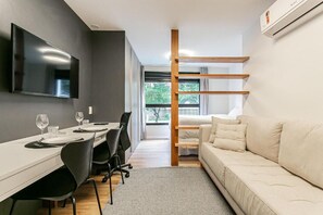 尊尚公寓 | 客廳 | 32 吋LCD 電視連數碼電視頻道、電視