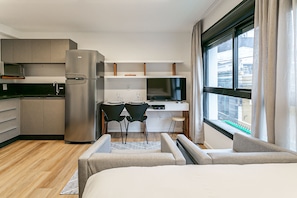 City Apartment | Living area | 32-inch LCD TV with digital channels, TV - HL - Centro Florianópolis (Florianópolis)
