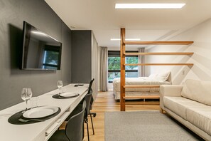 32 吋LCD 電視連數碼電視頻道、電視