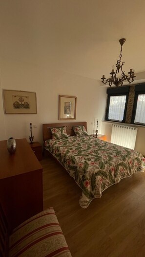 3 多间卧室、免费 WiFi、床单