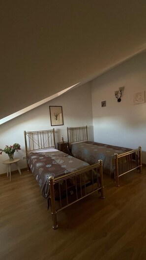 3 quartos, Wi-Fi de cortesia, roupa de cama