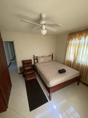 4 chambres, fer et planche à repasser, Wi-Fi, draps fournis