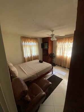 4 Schlafzimmer, Bügeleisen/Bügelbrett, WLAN, Bettwäsche