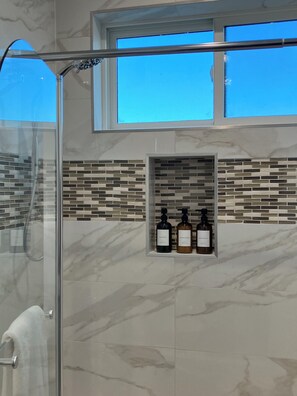 Shower, jetted tub, hair dryer, towels