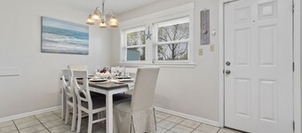 Sandy Sands Retreat! Just 1 min to the beach!