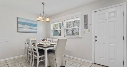 Sandy Sands Retreat! Just 1 min to the beach!