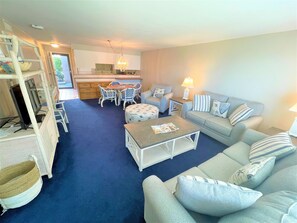 TV - Oceanfront, Poolside, Summerwinds, ton of amenities (Indian Beach)