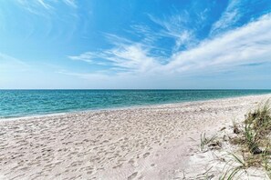 海灘、躺椅、沙灘巾