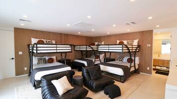 5 Schlafzimmer, Schreibtisch, Bügeleisen/Bügelbrett, WLAN