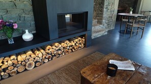 Fireplace - Hotel Santa Llucia Rupit (Rupit I Pruit)