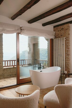 Junior Suite | Deep-soaking bathtub