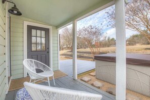 Terrace/patio - Sunday Circle - Hot Tub & Hill Country Wine Trail (Fredericksburg)