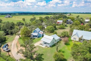 Exterior - Sunday Circle - Hot Tub & Hill Country Wine Trail (Fredericksburg)