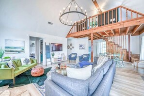 TV, fireplace - Sunday Circle - Hot Tub & Hill Country Wine Trail (Fredericksburg)