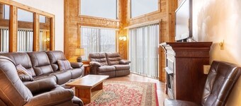 Seven Springs Stoneridge 3 BR + Loft Standard Condo, Pet Friendly! by RedAwning