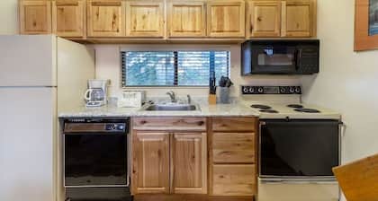 Seven Springs Stoneridge 3 BR + Loft Standard Condo, Pet Friendly! by RedAwning