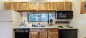 Seven Springs Stoneridge 3 BR + Loft Standard Condo, Pet Friendly! by RedAwning