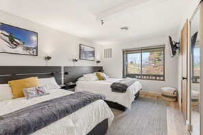 1 habitación, tabla de planchar con plancha, wifi y ropa de cama 
