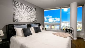 3 bedrooms, desk, iron/ironing board, travel crib