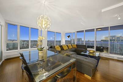 Stunning SubPenthouse - 3Bed/2Ba DT w/Parking