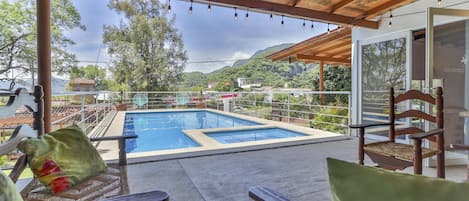 Outdoor pool, a heated pool