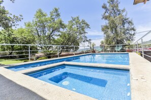 Piscine extérieure, piscine chauffée